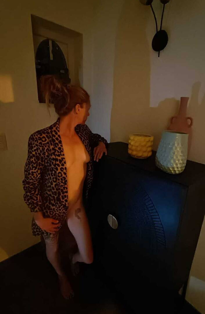 Nikki Escort