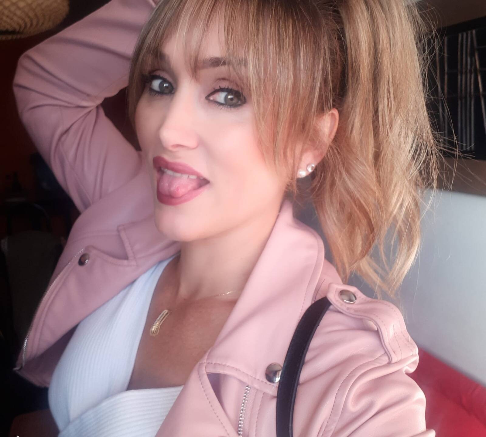 Jaqueline blonde